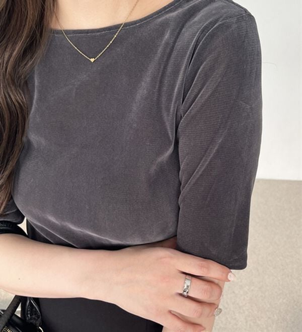 GeeRA（ジーラ）の「ベロアバックオープンカットソー（カットソー）」｜詳細画像