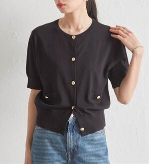 RANAN（ラナン）の「ゴールド調ボタン5分袖ニットカーデ（ニットカーディガン）」｜ブラック