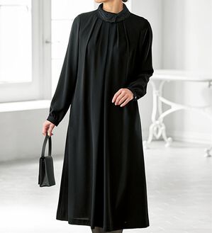 BELLUNA（ベルーナ）の「衿レースデザインゆったりワンピース（ブラックフォーマル（喪服・礼服））」｜詳細画像