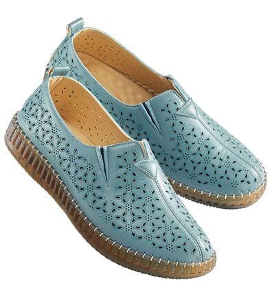 BELLUNA（ベルーナ）の「ゆったりカットワークスリッポン（スリッポン）」