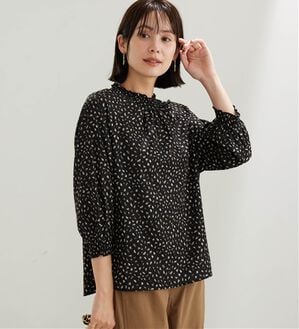BELLUNA（ベルーナ）の「上品シャーリングドルマンブラウス（ブラウス）」｜小紋柄