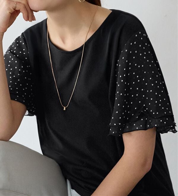 Viola e Viola（ヴィオラ エ ヴィオラ）の「【５つの機能付】袖シフォンゆるＴシャツ（Tシャツ）」｜ドット柄