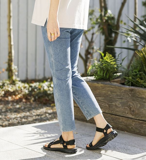 BELLUNA（ベルーナ）の「【再入荷】美ストレッチ素材アンクル丈レギンスパンツ（クロップドパンツ）」｜詳細画像