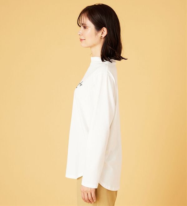 BELLUNA（ベルーナ）の「刺しゅうロゴ使いハイネックプルオーバー（カットソー）」｜詳細画像