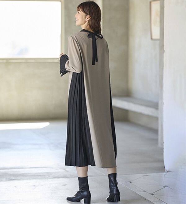 BELLUNA（ベルーナ）の「大人のモノトーンを着こなす配色プリーツワンピース（その他ワンピース）」｜詳細画像