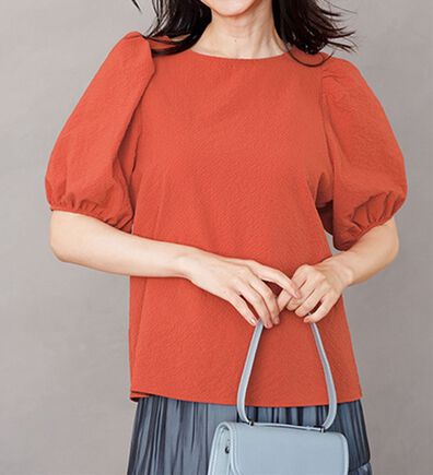 RANAN（ラナン）の「ひんやり！サッカー素材袖ボリュームブラウス（ブラウス）」