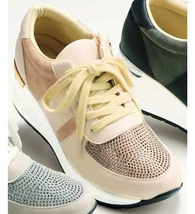 BELLUNA（ベルーナ）の「きらめきビジューの４Ｅ厚底スニーカー（スニーカー）」