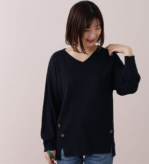 BELLUNA（ベルーナ）の「ミラノリブサイドボタン使いプルオーバー（ニット・セーター）」｜ネイビー