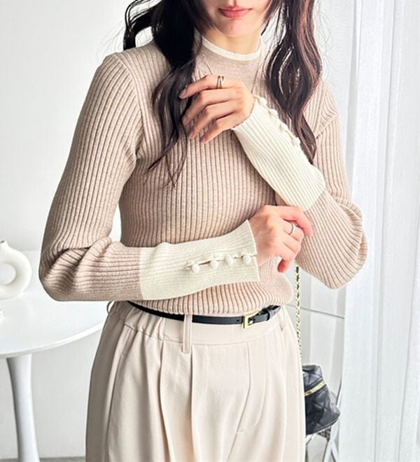 GeeRA（ジーラ）の「配色デザインくるみボタン付リブニット（ニット・セーター）」｜詳細画像