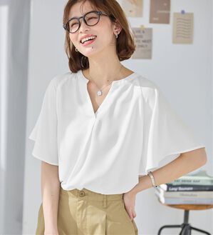 Viola e Viola（ヴィオラ エ ヴィオラ）の「【選べる２丈】シワになりにくいさらっと涼感フレアスリーブブラウス（ブラウス）」｜オフホワイト／トップス丈