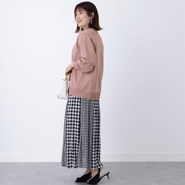 BELLUNA（ベルーナ）の「ロゴ刺しゅうニットプルオーバー（ニット・セーター）」｜詳細画像