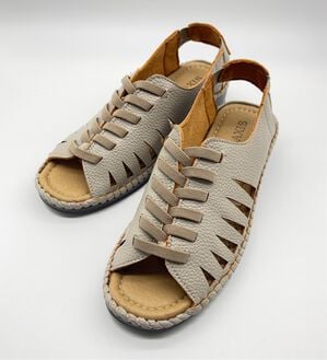 BELLUNA（ベルーナ）の「めちゃ柔らか幅広バックバンドサンダル（サンダル・ミュール）」｜グレー