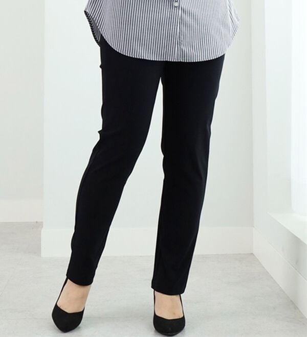 BELLUNA（ベルーナ）の「チノ見えストレッチ素材スリムパンツ（フルレングスパンツ）」｜黒