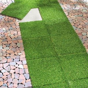 「水はけが良い人工芝　１２枚組（ガーデニング・園芸用品）」｜1