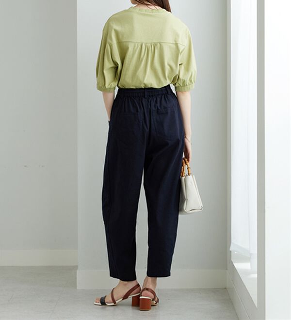 BELLUNA（ベルーナ）の「綿スラブ素材タックデザインコクーンパンツ（フルレングスパンツ）」｜詳細画像