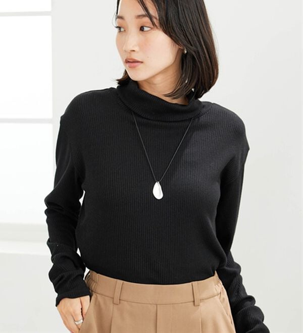 BELLUNA（ベルーナ）の「まるでニット！サラッと軽いリブハイネックプルオーバー（カットソー）」｜詳細画像