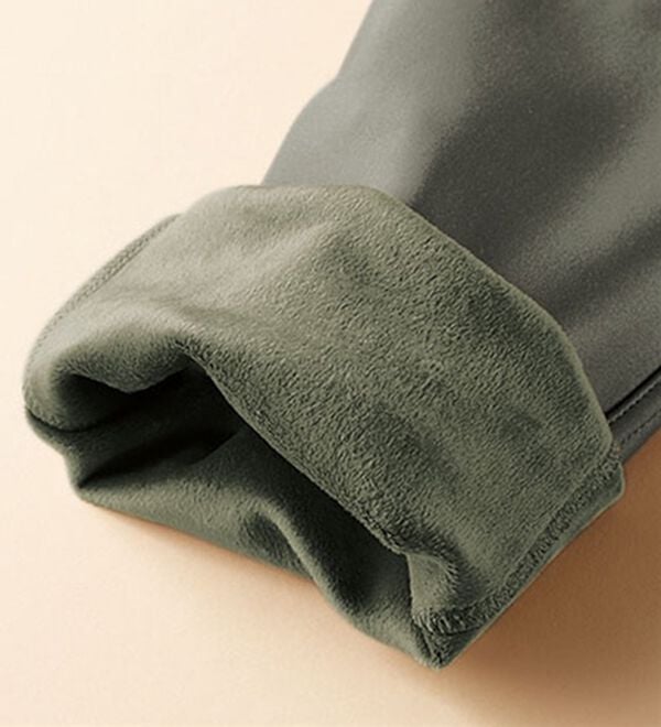 BELLUNA（ベルーナ）の「マシュマロみたいな裏ベロアなめらかストレッチパンツ（フルレングスパンツ）」｜詳細画像