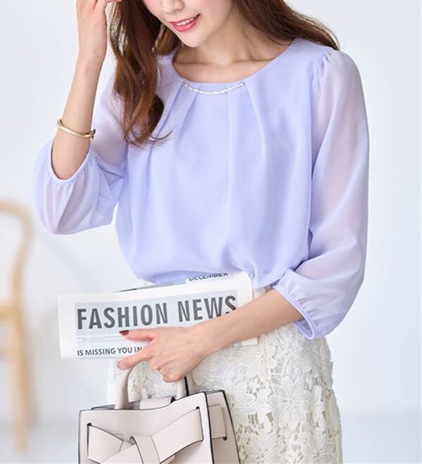 alotta（アロッタ）の「【５つの機能付】ひんやり！アクセ付シフォンタックブラウス（ブラウス）」｜詳細画像