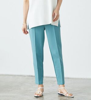 Pierrot（ピエロ）の「多機能ストレッチツイルテーパードパンツ（フルレングスパンツ）」｜ブルー