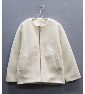 BELLUNA（ベルーナ）の「ボア素材ノーカラーデザインブルゾン（ショートコート）」｜アイボリー