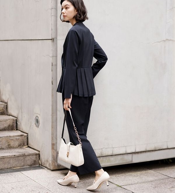 GeeRA（ジーラ）の「【２点セット】パールボタンペプラムプリーツブラウスセットアップ（その他スーツ）」｜詳細画像