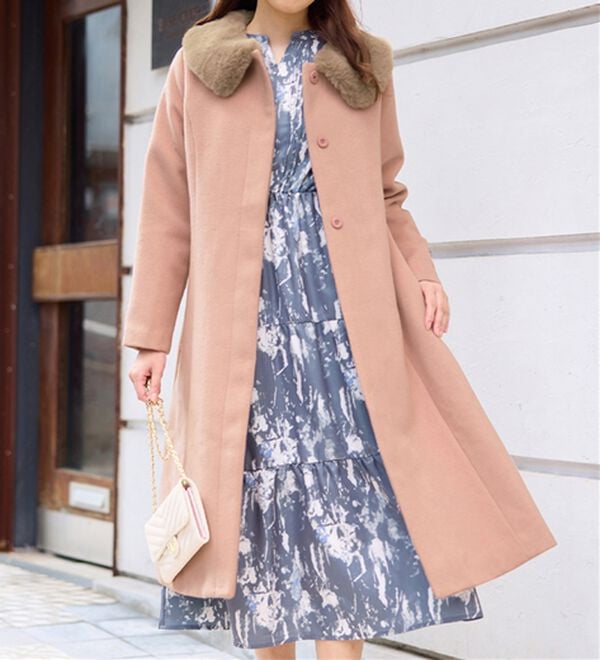 alotta（アロッタ）の「美人シルエットファー付ノーカラーコート【美人百花掲載】（ロングコート）」｜詳細画像