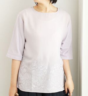 BELLUNA（ベルーナ）の「異素材切替裾刺しゅうチュニック（チュニック）」｜パープルグレー