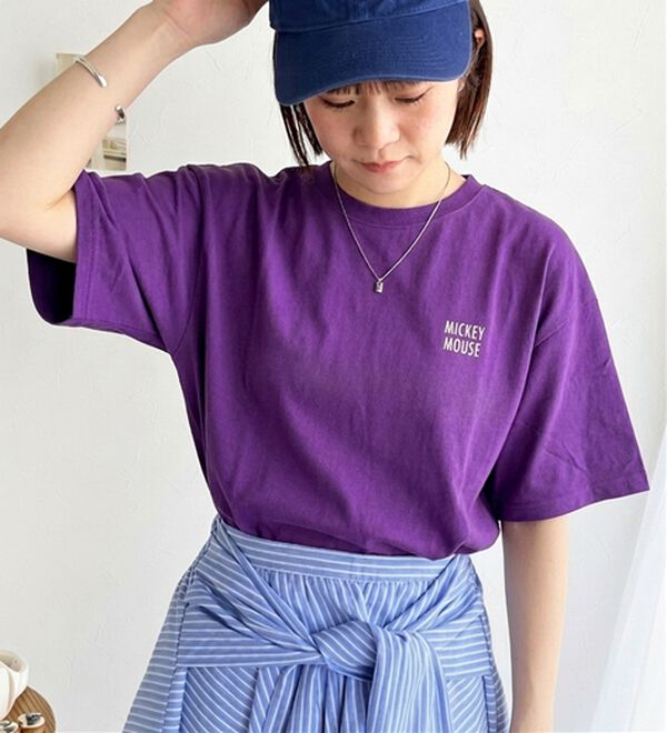 BELLUNA（ベルーナ）の「＜Ｄｉｓｎｅｙ＞【ミッキー】バックサガラ刺しゅうワイドシルエットＴシャツ（Tシャツ）」｜詳細画像