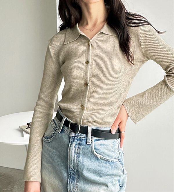 GeeRA（ジーラ）の「ゴールドボタンポロ衿リブニットトップス（ニットカーディガン）」｜詳細画像