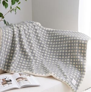 iellio（イエリオ）の「ボアチェックひざ掛け＜ブランケット・毛布＞（肌掛布団・タオルケット）」｜グレー