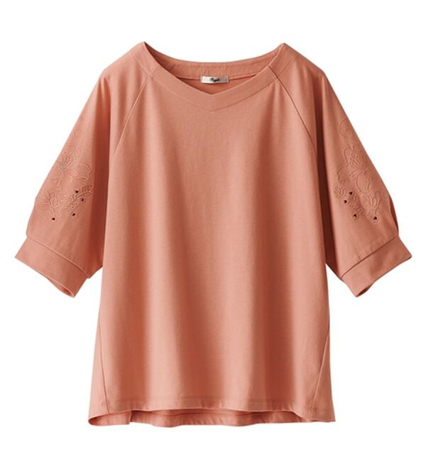 BELLUNA（ベルーナ）の「袖刺しゅうデザインＶネックプルオーバー（カットソー）」｜詳細画像