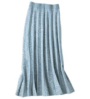 BELLUNA（ベルーナ）の「花柄ジャカードフレアーニットスカート（ロングスカート）」｜サックス系