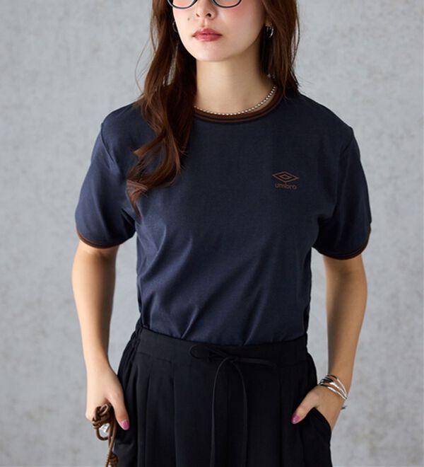 Viola e Viola（ヴィオラ エ ヴィオラ）の「【アンブロ】配色ラインロゴ刺しゅうTシャツ（カットソー）」｜詳細画像