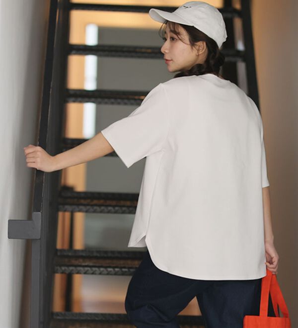 A HAPPY MARILYN（アハッピーマリリン）の「【Ｍ～８Ｌ】【接触冷感・ＵＶ対策】カレッジプリント裾ラウンドＴシャツ（Tシャツ）」｜詳細画像