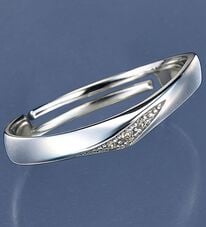 BELLUNA（ベルーナ）の「ダイヤＶ字デザインフリーサイズリング（リング）」