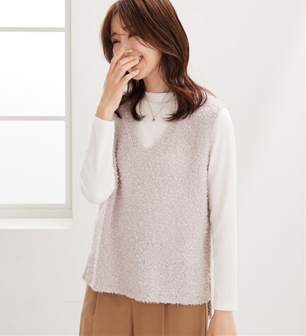 BELLUNA（ベルーナ）の「テープヤーンVネックニットベスト（ベスト）」｜ライトグレー