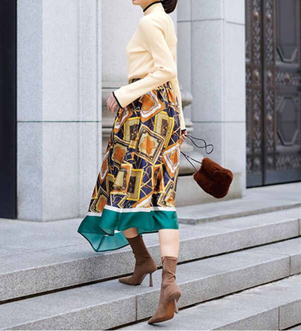 RANAN（ラナン）の「スカーフ柄パネルプリントスカート（ひざ丈スカート）」｜詳細画像
