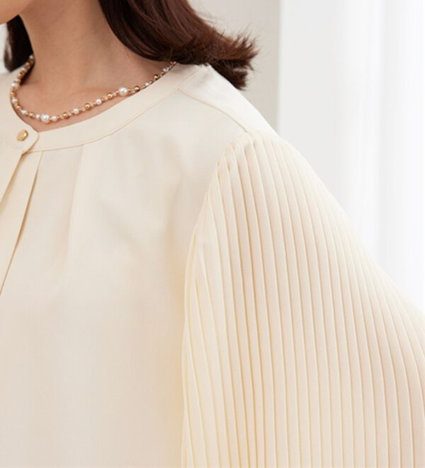 BELLUNA（ベルーナ）の「＜セレモニースタイル＞袖プリーツデザインブラウス（ブラウス）」｜詳細画像