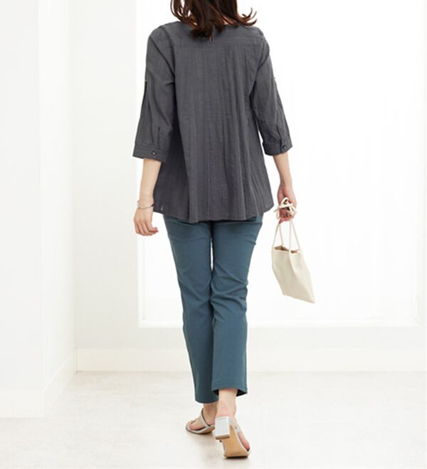 BELLUNA（ベルーナ）の「【店舗・ネット限定】シャドーストライプ素材タック使いブラウス（ブラウス）」｜詳細画像