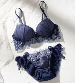 YU'NOW（ユナウ）の「ぷるるん谷間のノンワイヤーブラ＆ショーツ（ブラジャー＆ショーツセット）」｜詳細画像