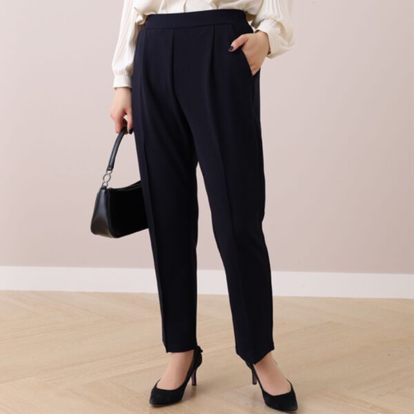 BELLUNA（ベルーナ）の「＜ＢＥＬＬＵＮＡ　ＦＯＲＭＡＬ＞タック使いテーパードパンツ（テーパードパンツ）」｜ネイビー
