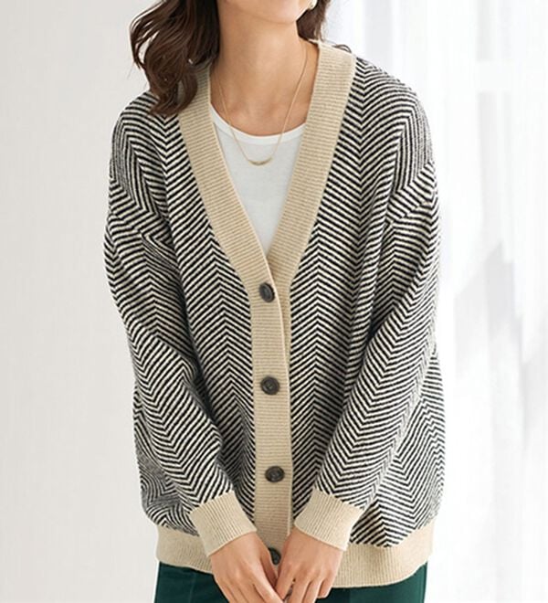 BELLUNA（ベルーナ）の「コーデの主役オーバーサイズヘリンボンカーディガン（ニットカーディガン）」｜ベージュ／黒