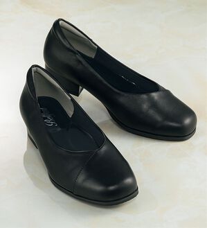BELLUNA（ベルーナ）の「選べるワイズ切替牛革パンプス（パンプス）」｜黒