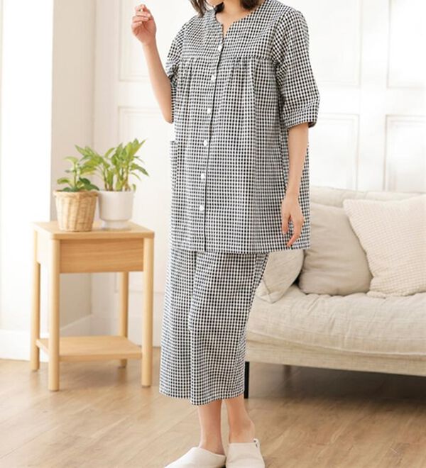 LAVIENNE（ラヴィエンヌ）の「【蒸し暑い夜も快適】綿１００％サッカーパジャマ（パジャマ・ルームウェア）」｜詳細画像