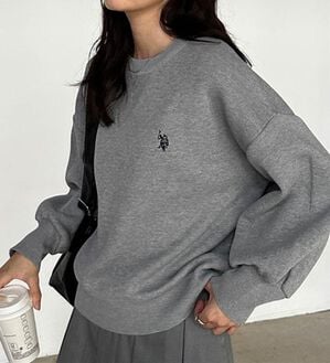 RANAN（ラナン）の「＜U.S.POLO ASSN.＞刺繍スウェットライクニット（ニット・セーター）」｜グレー