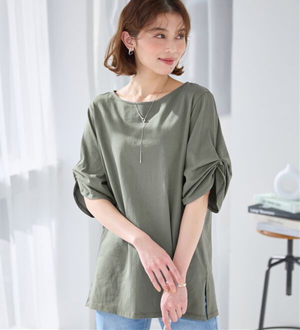 Viola e Viola（ヴィオラ エ ヴィオラ）の「綿１００％袖タックチュニック（チュニック）」｜オリーブ