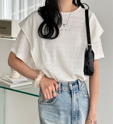 GeeRA（ジーラ）の「ラッフルショルダー表面感カットソー（カットソー）」