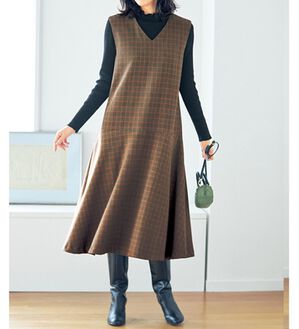 VINNO（ヴィノ）の「きれいめ裾フレアージャンパースカート（ジャンパースカート）」｜チェック