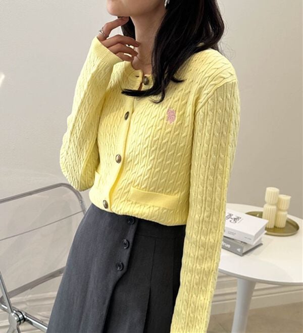 RANAN（ラナン）の「＜Ｕ．Ｓ．Ｐ＞ゴールド調ボタン刺繍ケーブルカーディガン（ニット・セーター）」｜詳細画像