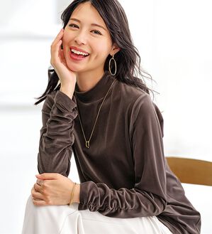 BELLUNA（ベルーナ）の「艶やかシアーベロア袖シャーリングプルオーバー（カットソー）」｜詳細画像